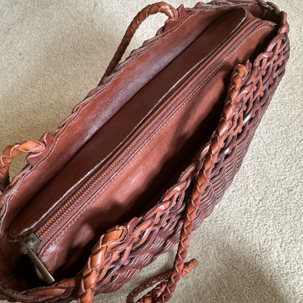 Italian leather Woven Brown Women’s Shoulder Bag - Picture 8 of 9